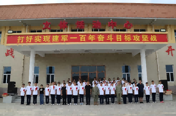 铿锵步伐踏响军营 嘹亮军歌致敬青春——北京十二中2025级高一新生军训记实（二）