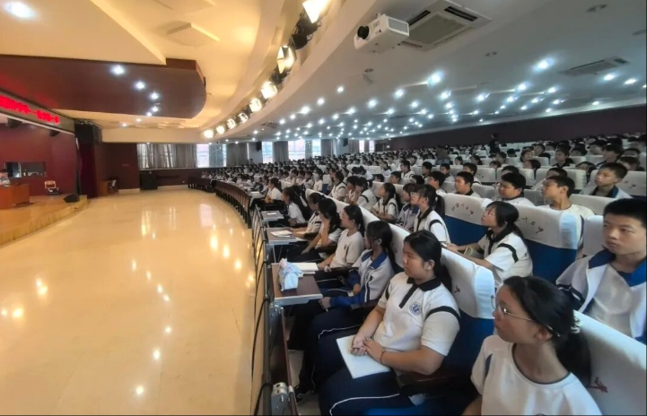 学反诈知识  护成长安全 ——科丰校区开展防范网络电信诈骗专题讲座