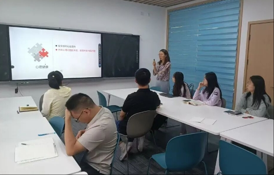 聚焦师生关系与青少年心理发展 为新教师赋能新策略